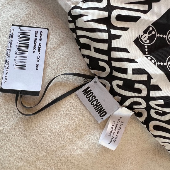 Moschino silk scarf - Picture 7 of 7